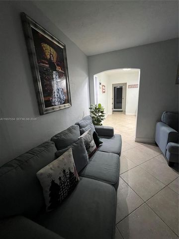 1461 E 9th Ct, Hialeah, FL 33010