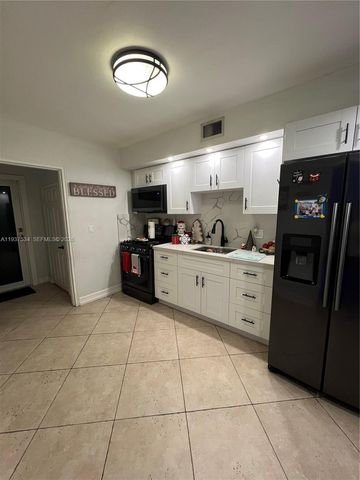 1461 E 9th Ct, Hialeah, FL 33010