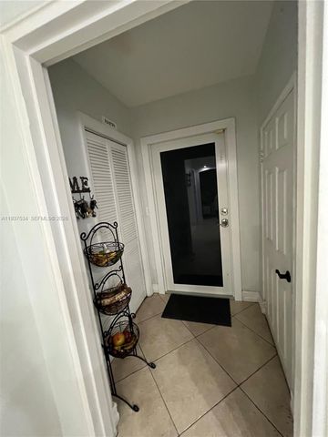 1461 E 9th Ct, Hialeah, FL 33010