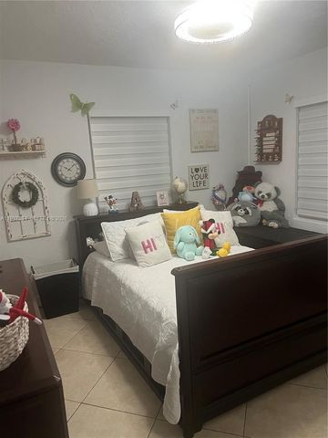 1461 E 9th Ct, Hialeah, FL 33010