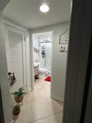 1461 E 9th Ct, Hialeah, FL 33010