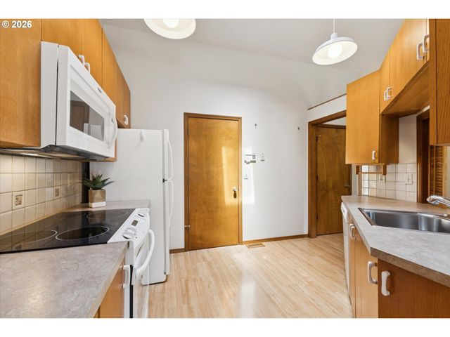 12840 Sw BARBERRY Dr, Beaverton, OR 97008