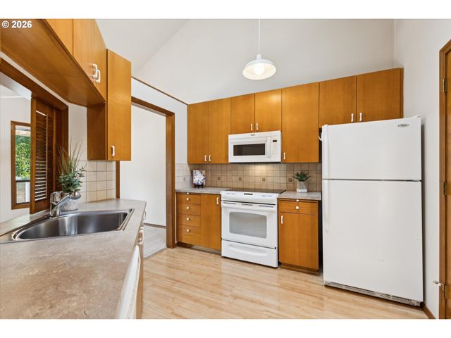 12840 Sw BARBERRY Dr, Beaverton, OR 97008