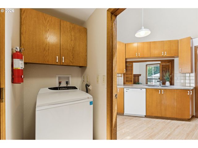 12840 Sw BARBERRY Dr, Beaverton, OR 97008