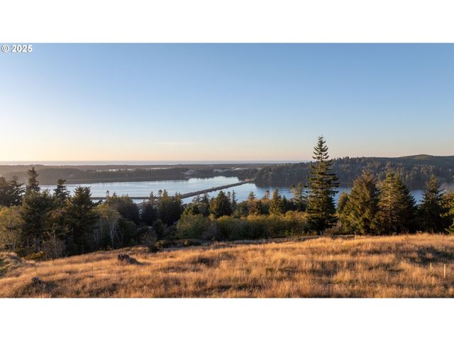 Fiddleback Rd 3717, North Bend, OR 97459