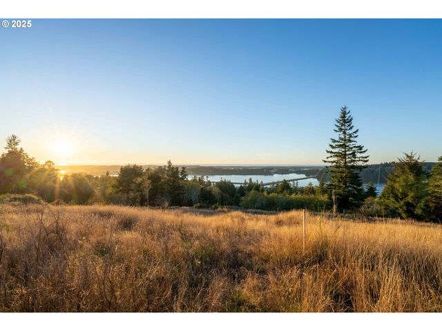 Fiddleback Rd 3717, North Bend, OR 97459