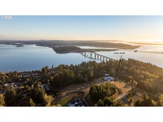 Fiddleback Rd 3717, North Bend, OR 97459