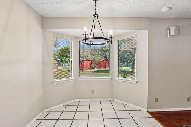 8714 MIDCROWN DR, Windcrest, TX 78239