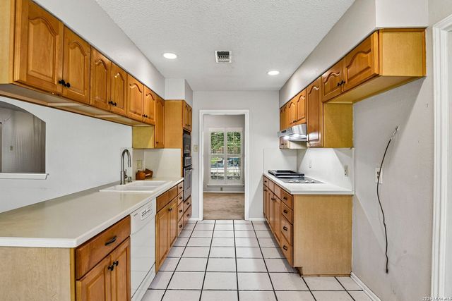8714 MIDCROWN DR, Windcrest, TX 78239