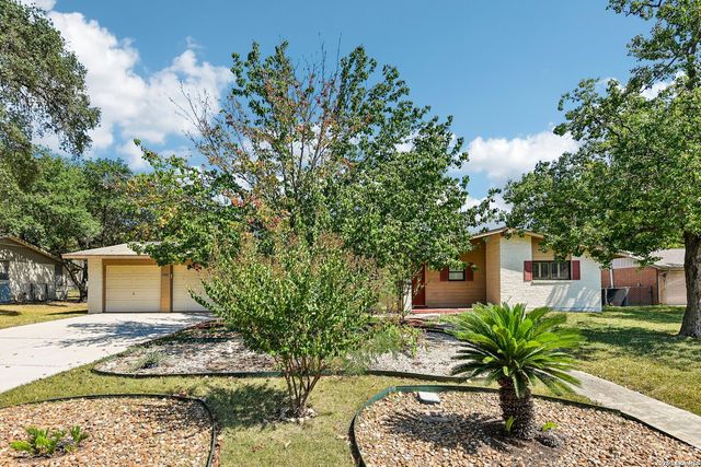8714 MIDCROWN DR, Windcrest, TX 78239