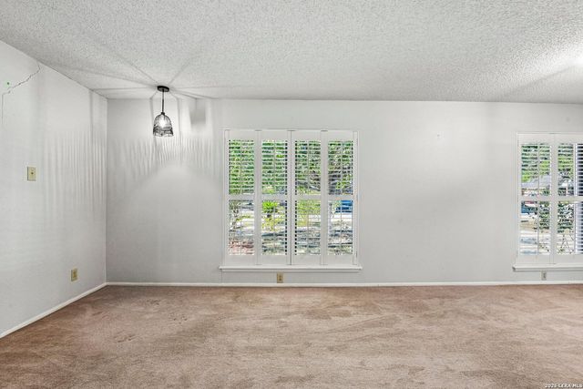 8714 MIDCROWN DR, Windcrest, TX 78239