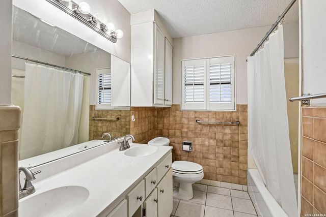 8714 MIDCROWN DR, Windcrest, TX 78239