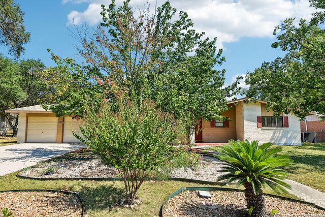 8714 MIDCROWN DR, Windcrest, TX 78239