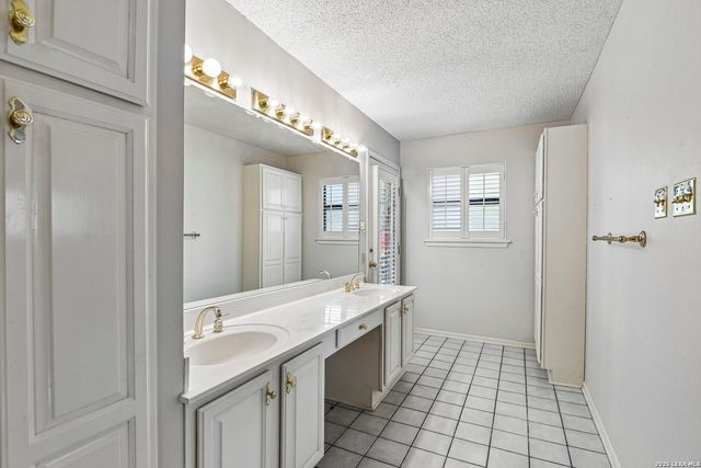 8714 MIDCROWN DR, Windcrest, TX 78239