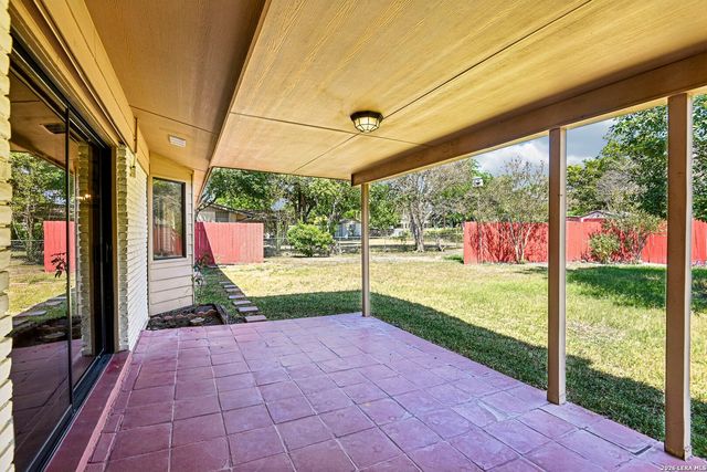 8714 MIDCROWN DR, Windcrest, TX 78239
