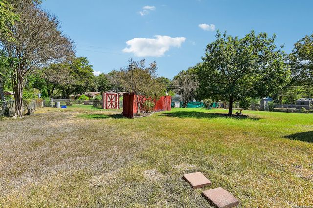 8714 MIDCROWN DR, Windcrest, TX 78239
