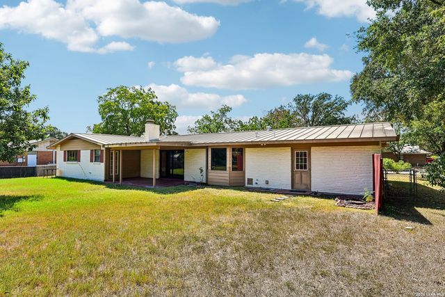 8714 MIDCROWN DR, Windcrest, TX 78239