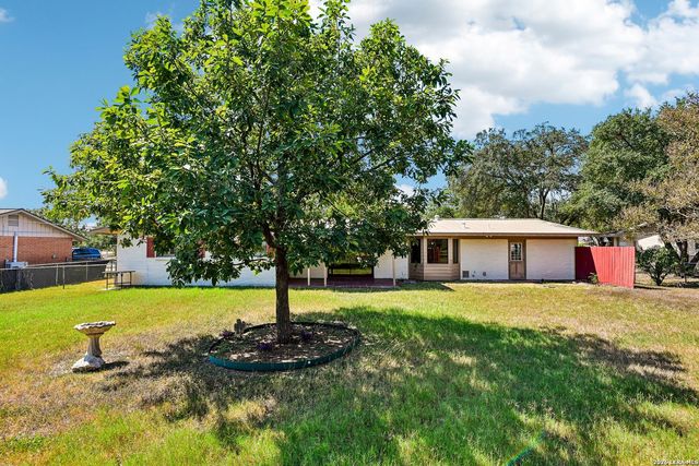 8714 MIDCROWN DR, Windcrest, TX 78239