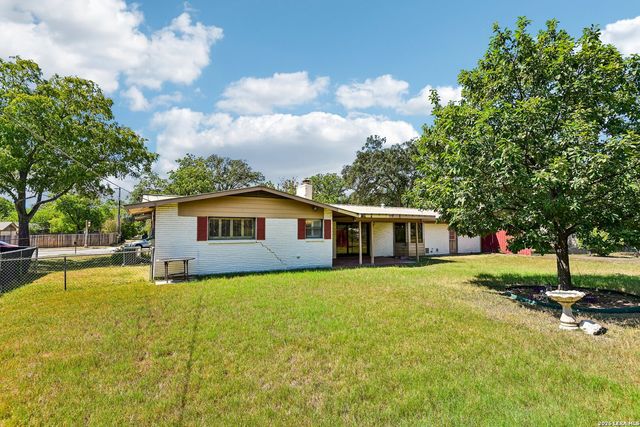 8714 MIDCROWN DR, Windcrest, TX 78239