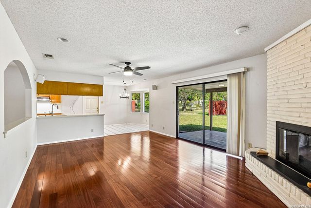 8714 MIDCROWN DR, Windcrest, TX 78239