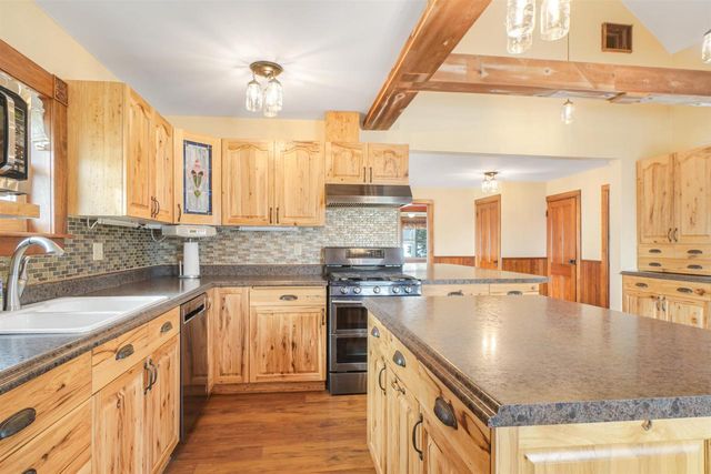 N430 HOPKINS Road, Arlington, WI 53911