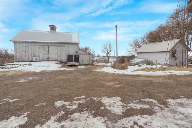 N430 HOPKINS Road, Arlington, WI 53911