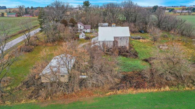 N430 HOPKINS Road, Arlington, WI 53911