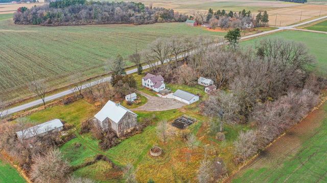 N430 HOPKINS Road, Arlington, WI 53911