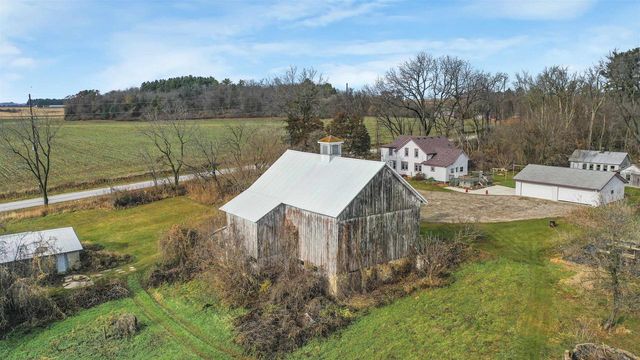 N430 HOPKINS Road, Arlington, WI 53911