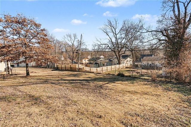 7703 E 50th Street, Kansas City, MO 64129