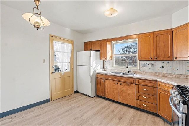 7703 E 50th Street, Kansas City, MO 64129