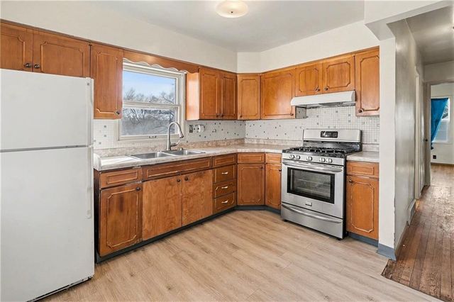 7703 E 50th Street, Kansas City, MO 64129