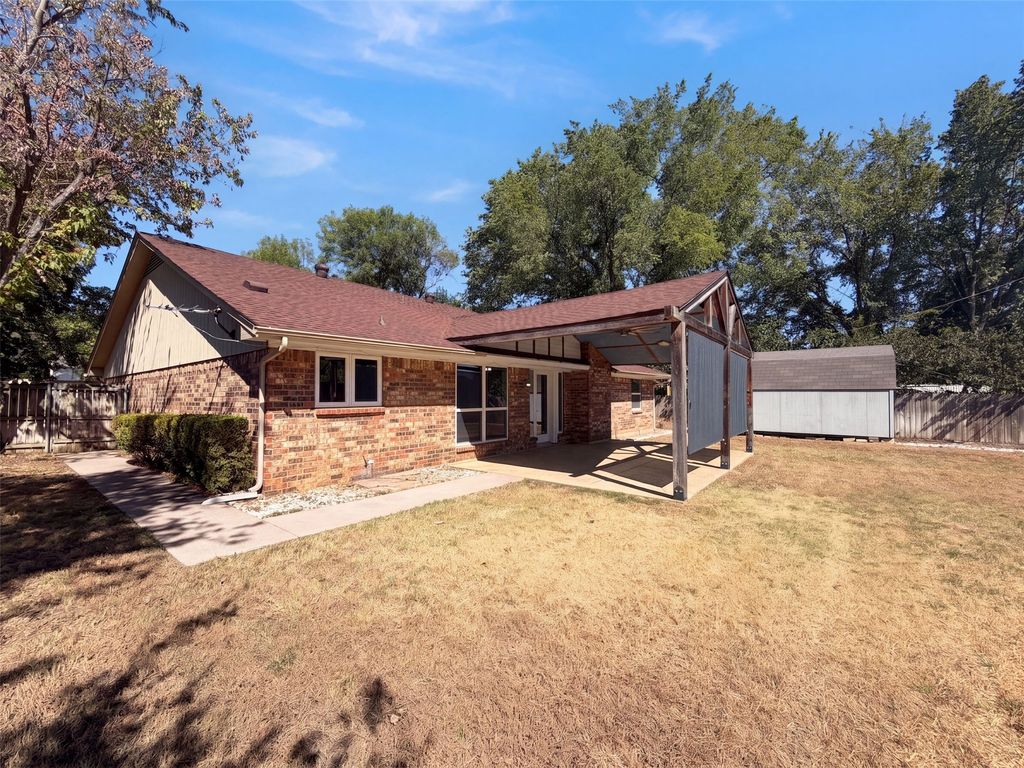 1208 Hillcrest Drive, Euless, TX 76039 — photo 5