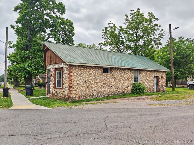 1021 N Vinita Avenue, Tahlequah, OK 74464