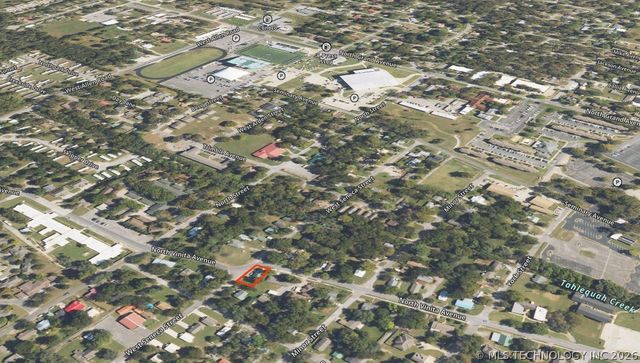 1021 N Vinita Avenue, Tahlequah, OK 74464
