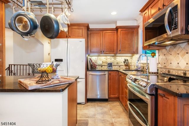 103 Cayuga Ave, Rockaway Twp., NJ 07866