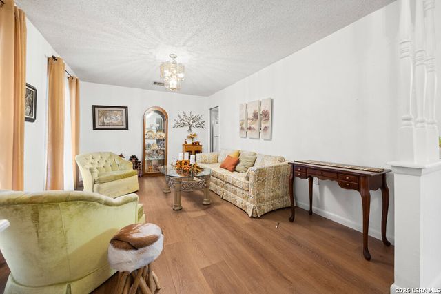 5111 El Capitan, San Antonio, TX 78233