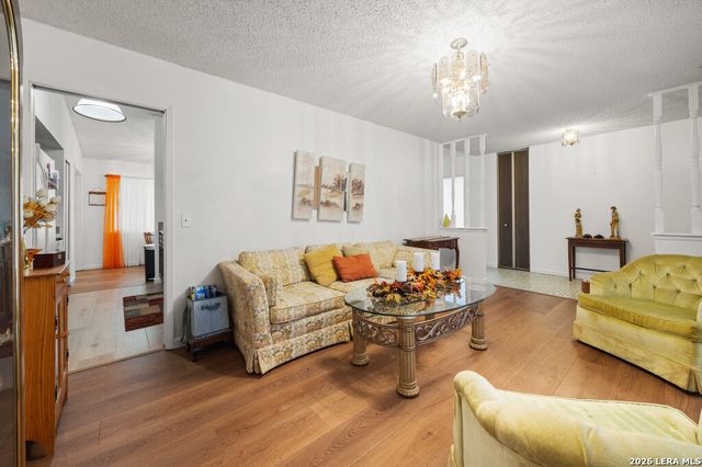 5111 El Capitan, San Antonio, TX 78233