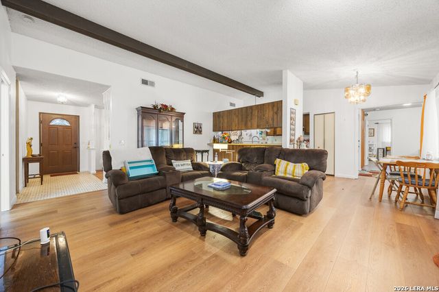 5111 El Capitan, San Antonio, TX 78233