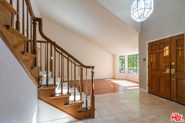 2440 Flintridge Drive, Glendale, CA 91206