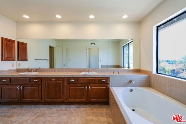 2440 Flintridge Drive, Glendale, CA 91206