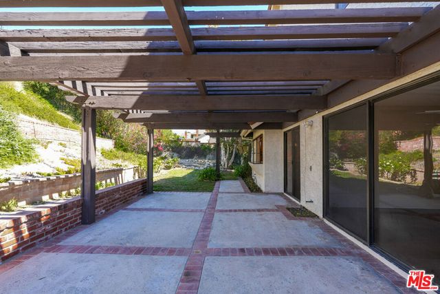2440 Flintridge Drive, Glendale, CA 91206