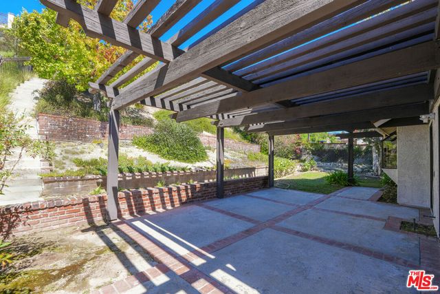 2440 Flintridge Drive, Glendale, CA 91206