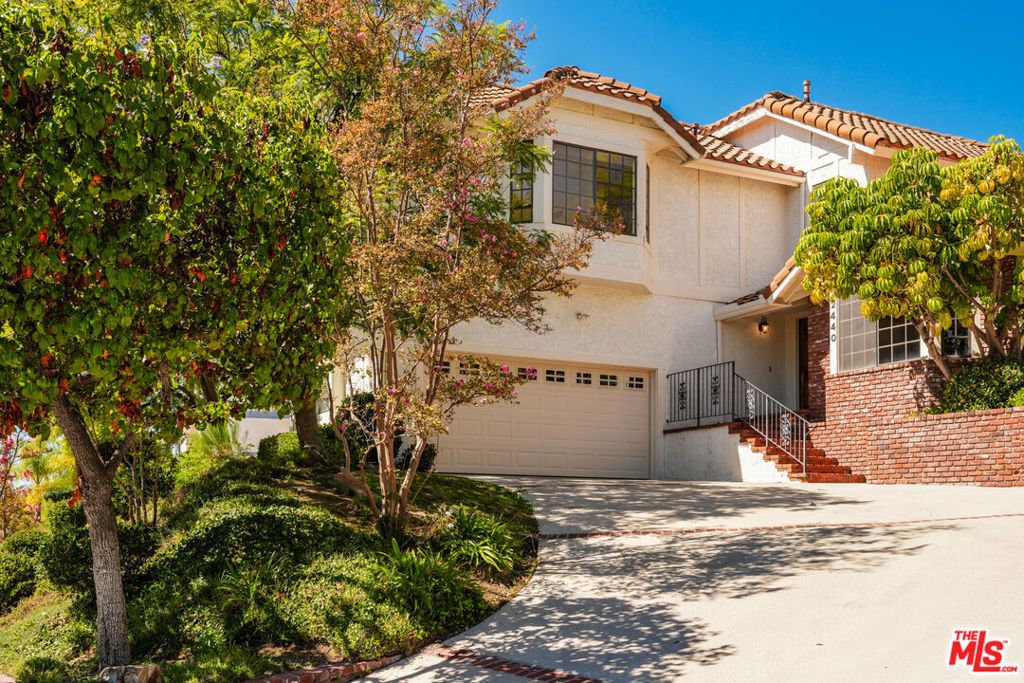 2440 Flintridge Drive, Glendale, CA 91206