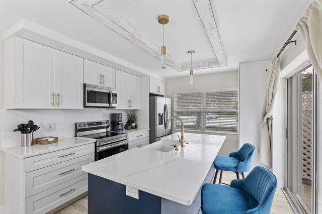 2842 SW Lakemont Place, Palm City, FL 34990