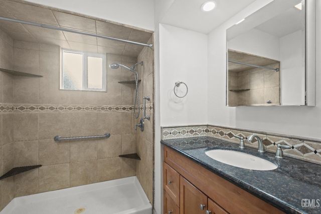 627 Hood Drive, Bakersfield, CA 93308