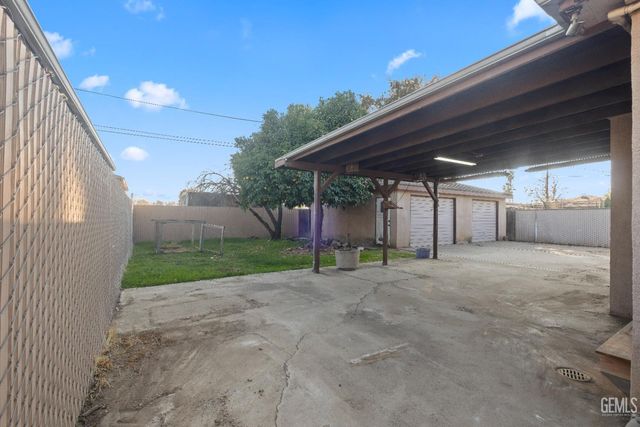 627 Hood Drive, Bakersfield, CA 93308