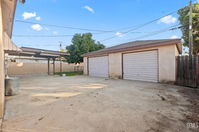 627 Hood Drive, Bakersfield, CA 93308