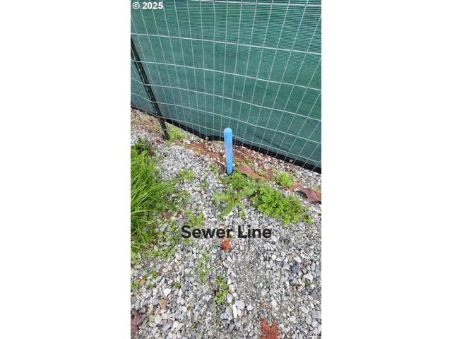 123 Peacock Ln, Myrtle Creek, OR 97457