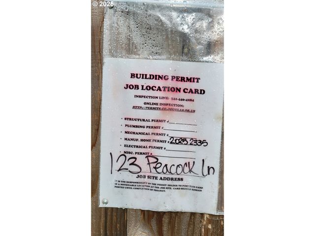 123 Peacock Ln, Myrtle Creek, OR 97457